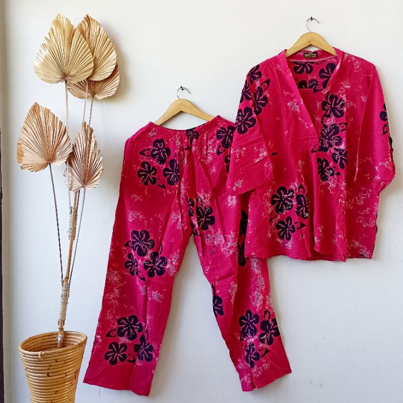 Varian Pink Bunga Hitam