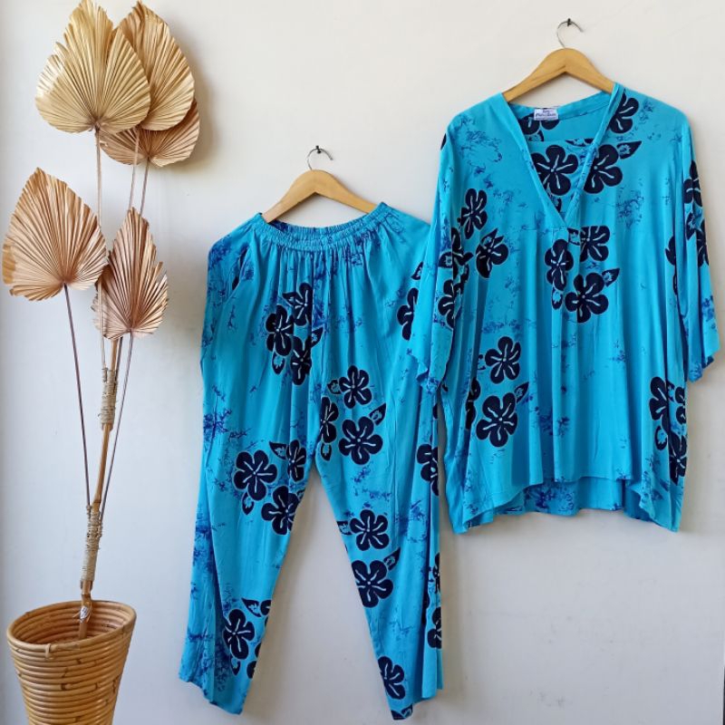 Varian Biru Bunga Hitam