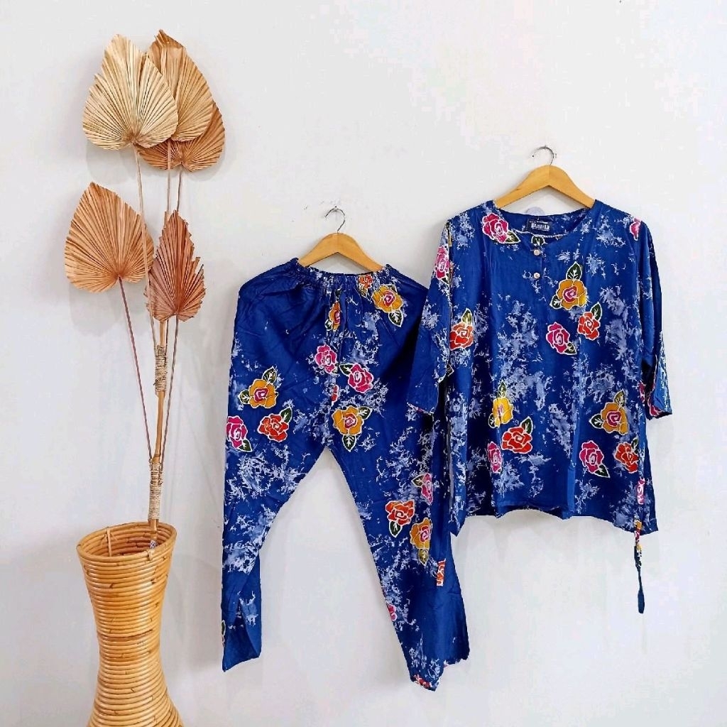 Varian Biru Mawar Kecil
