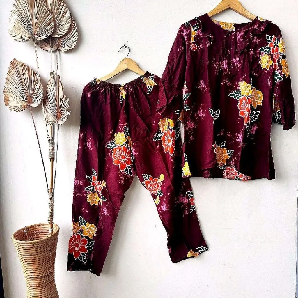 Varian Burgundy Mawar
