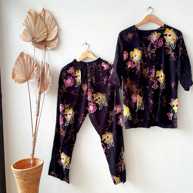 Varian Hitam Mawar Besar
