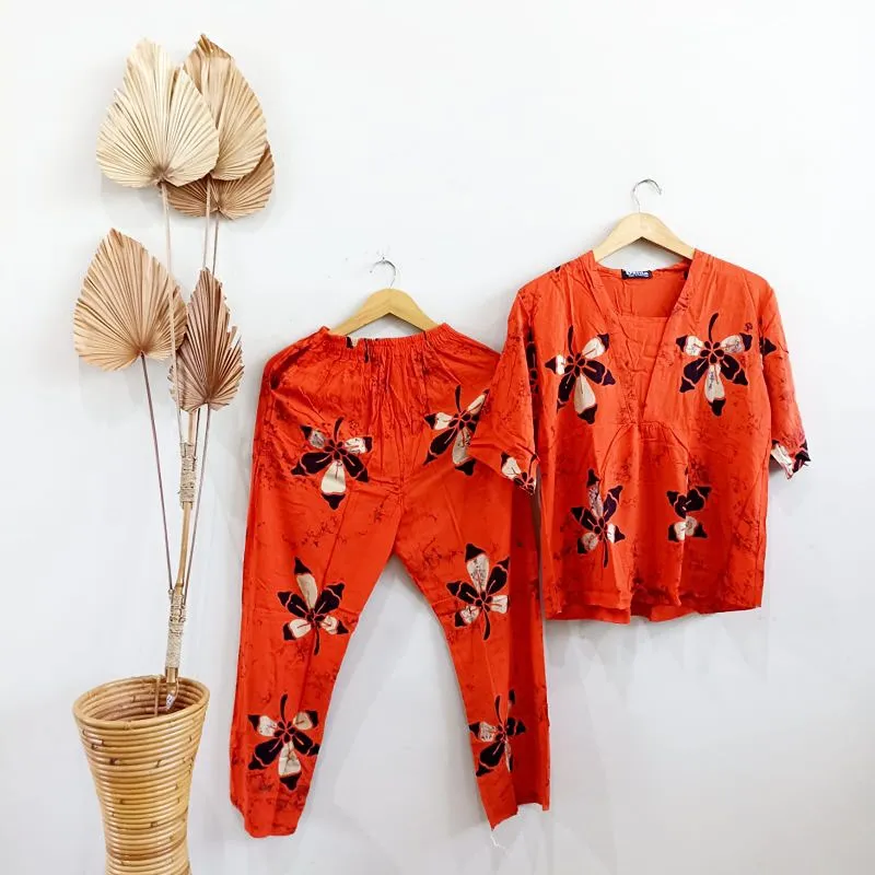 Varian Oranye Bunga Putih